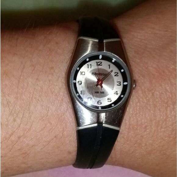 Ladies Armitron with a black rubber band and round silver face - Picture 2 of 9